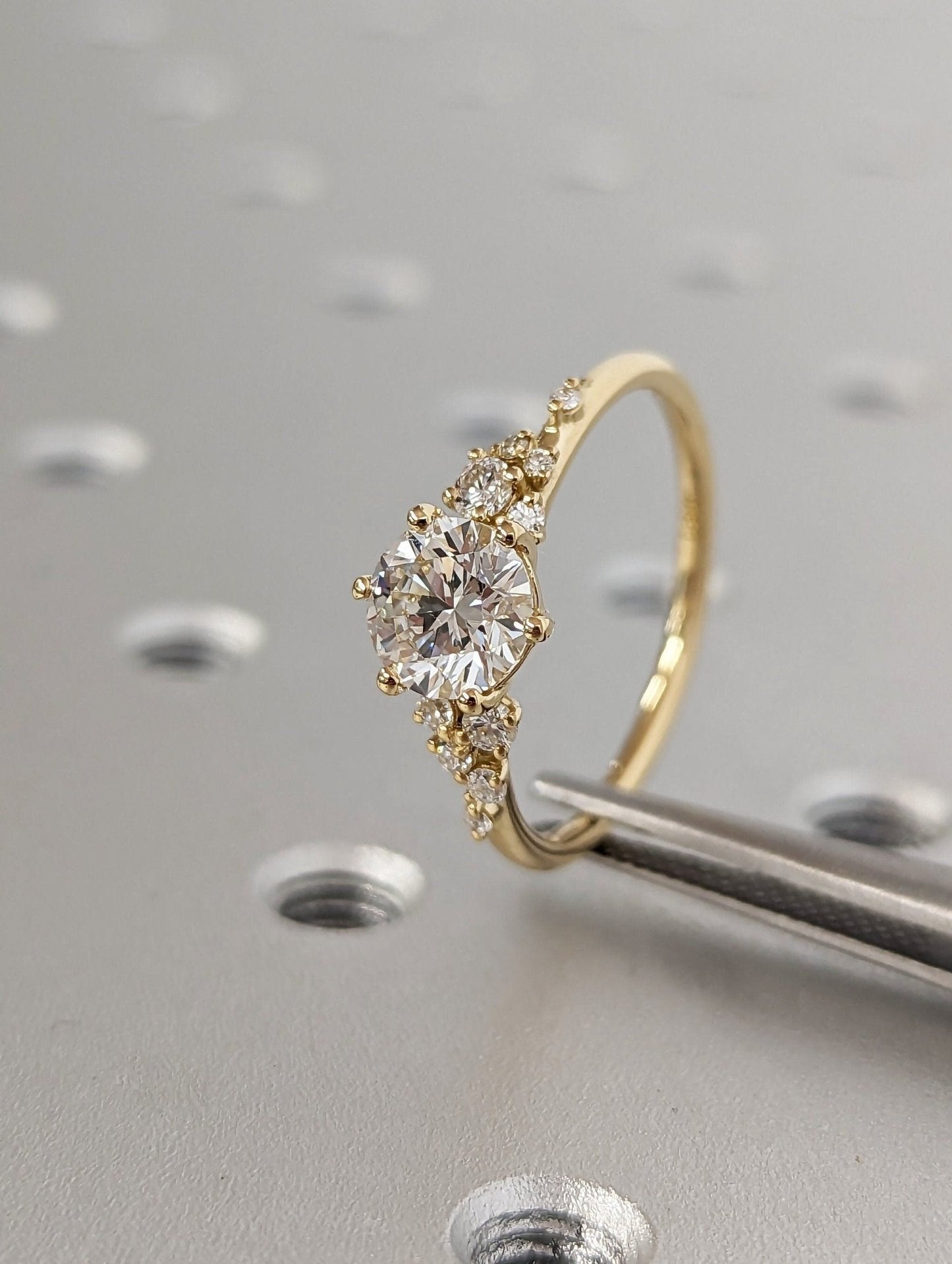 1 Carat Round Lab-Grown Diamond Engagement Ring – Snowflake