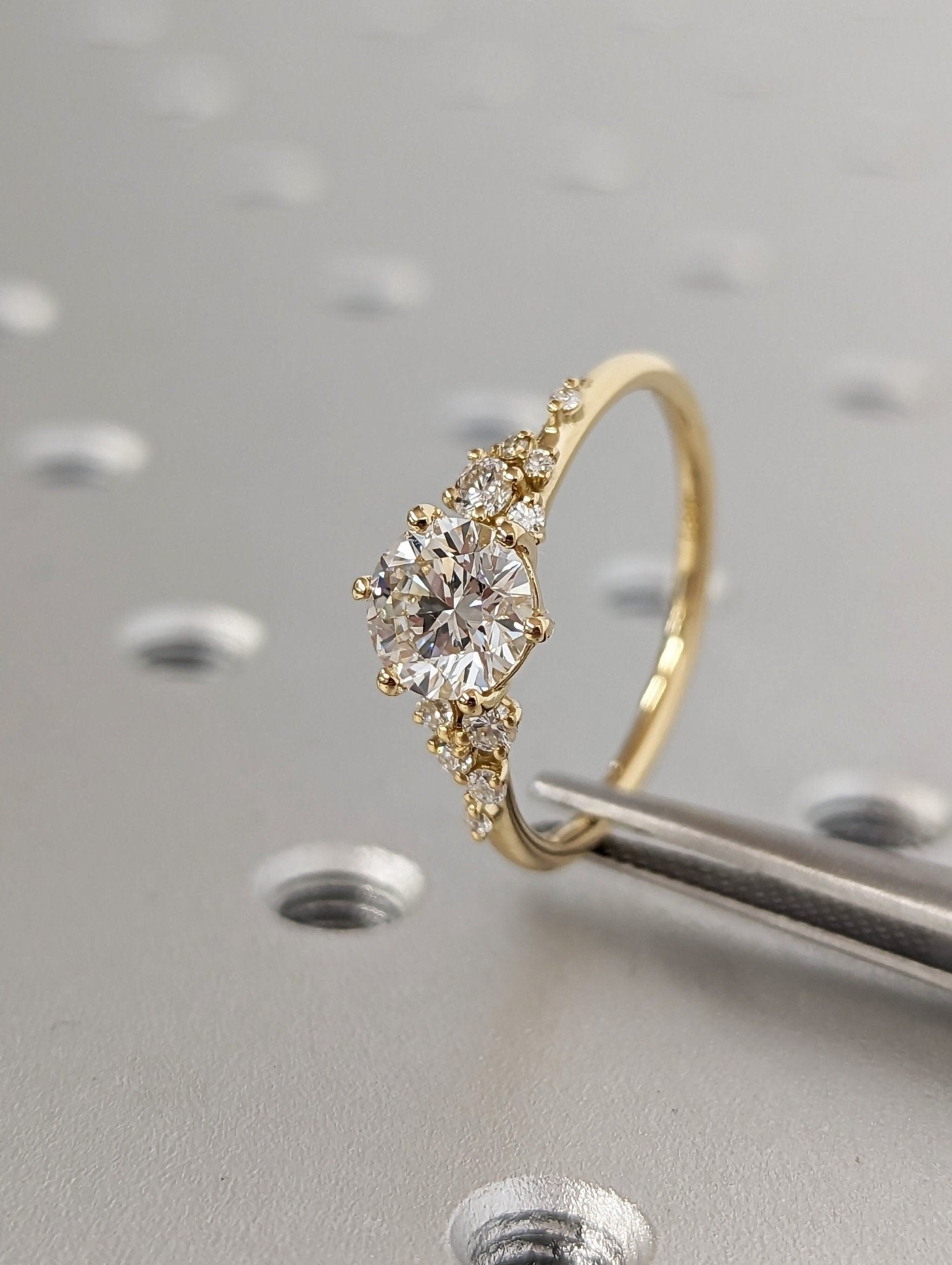 1 Carat Round Lab-Grown Diamond Engagement Ring – Snowflake