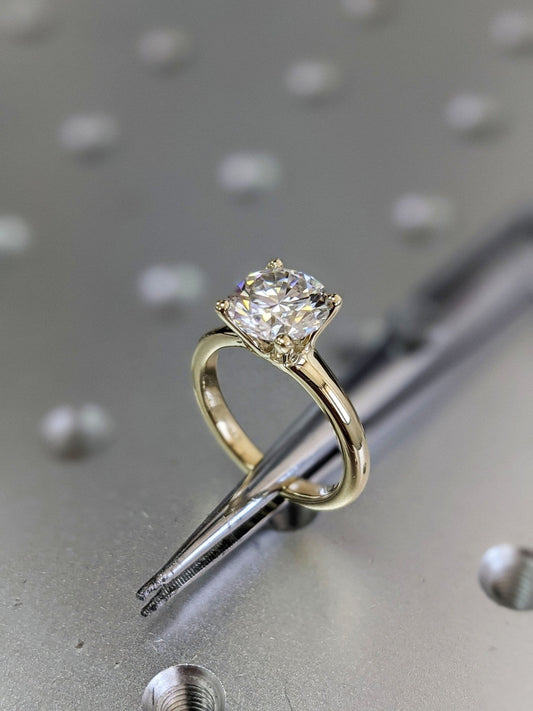 2.5 Carat Round Lab-Grown Diamond Engagement Ring – Solitaire