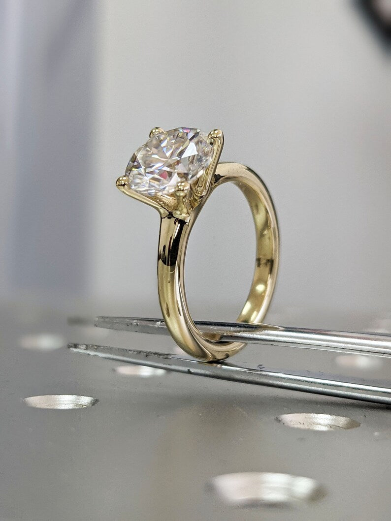 2.5 Carat Round Lab-Grown Diamond Engagement Ring – Solitaire