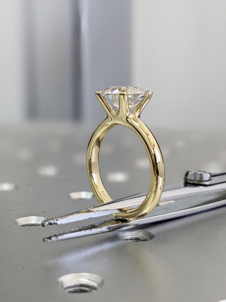 2.5 Carat Round Lab-Grown Diamond Engagement Ring – Solitaire
