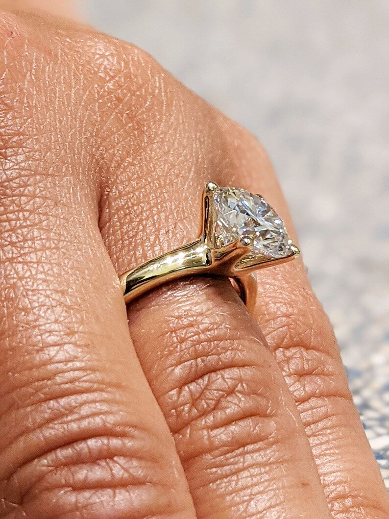 2.5 Carat Round Lab-Grown Diamond Engagement Ring – Solitaire