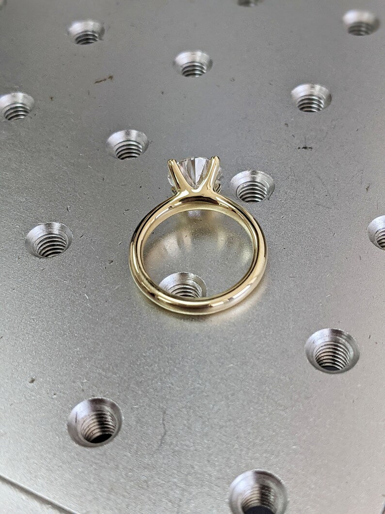 2.5 Carat Round Lab-Grown Diamond Engagement Ring – Solitaire
