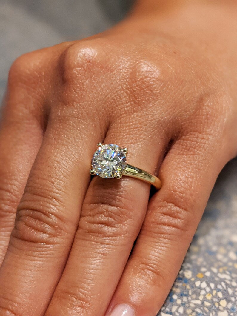 2.5 Carat Round Lab-Grown Diamond Engagement Ring – Solitaire
