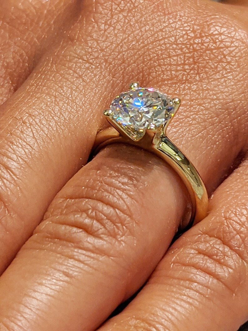 2.5 Carat Round Lab-Grown Diamond Engagement Ring – Solitaire