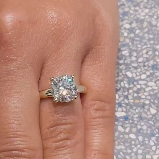 2.5 Carat Round Lab-Grown Diamond Engagement Ring – Solitaire