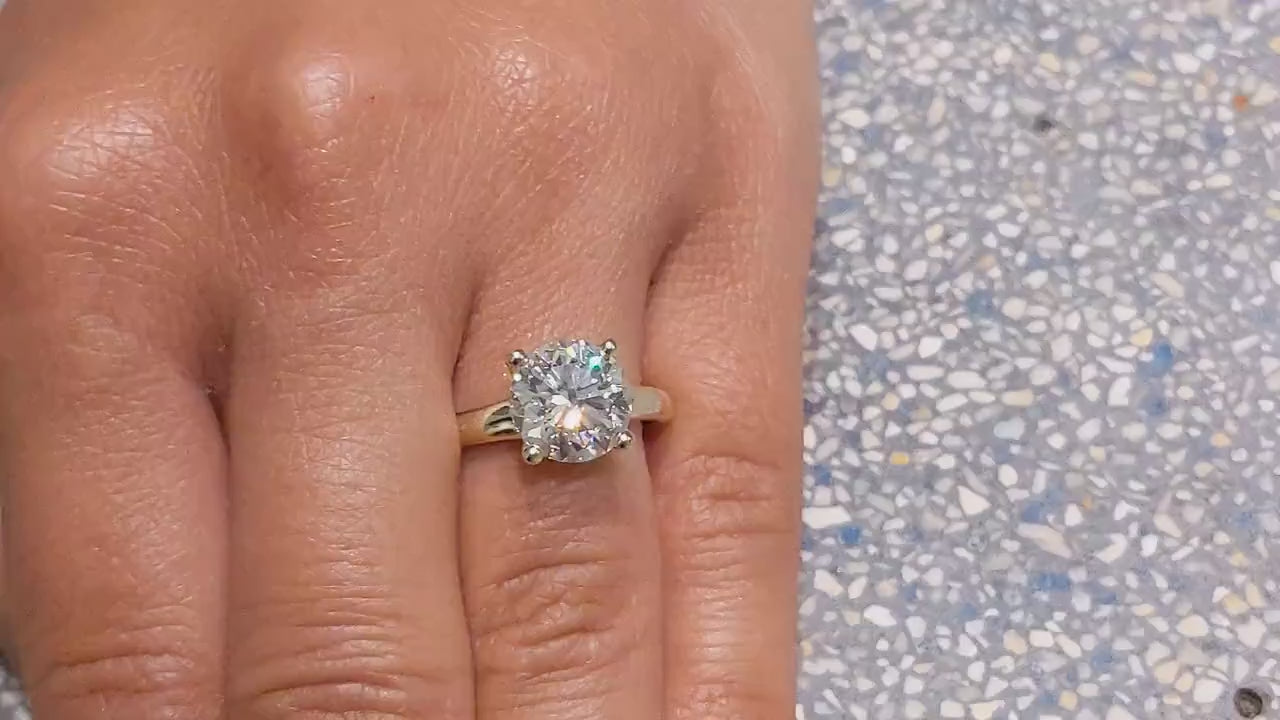 2.5 Carat Round Lab-Grown Diamond Engagement Ring – Solitaire
