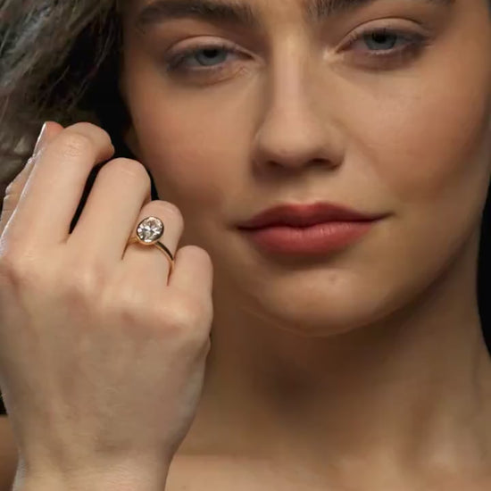 2.00 Carat Round Lab-Grown Diamond Engagement Ring – Bezel & Nature-Inspired